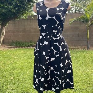 TALBOTS Classic White/ black color, w Pockets Size 14”  Womens DRESS